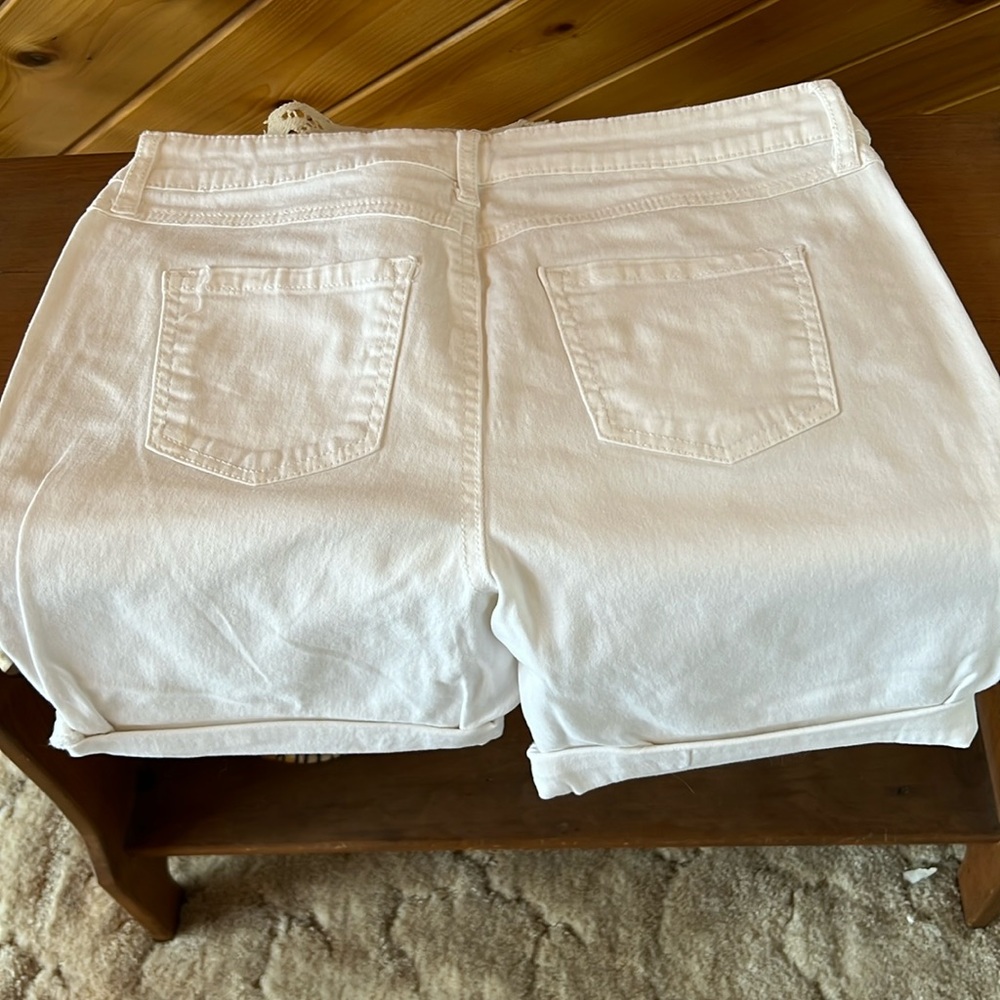 NWT WHITE SHORTS